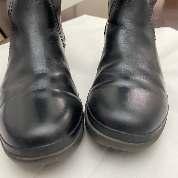 Ugg Elsa Leather/Wool Tall Boot - Picture 4 of 16